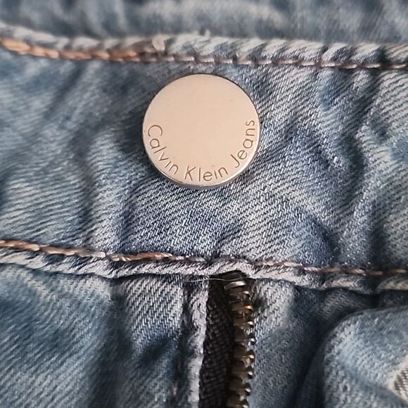 CALVIN KLEIN JEANS Raw Hem Denim 5 Pocket Shorts - Picture 3 of 12